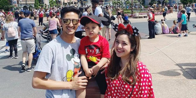 Tasya Kamila Rayakan Ultah Putranya di Disney World