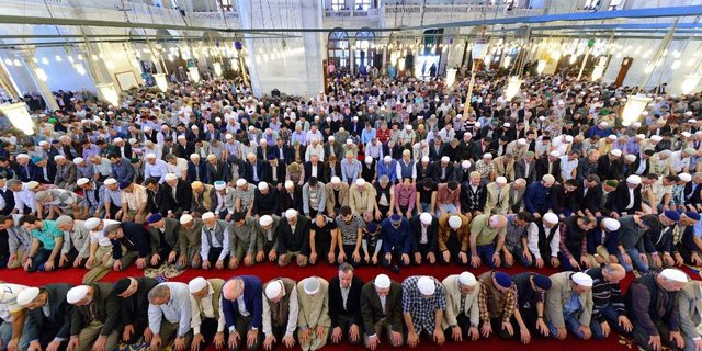 MUI: Sholat Berjemaah di Masjid Sudah Boleh Lepas Masker