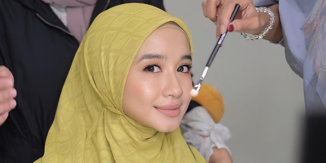 Tutorial Hijab Laudya Cynthia Bella, Simpel dan Menutup Dada