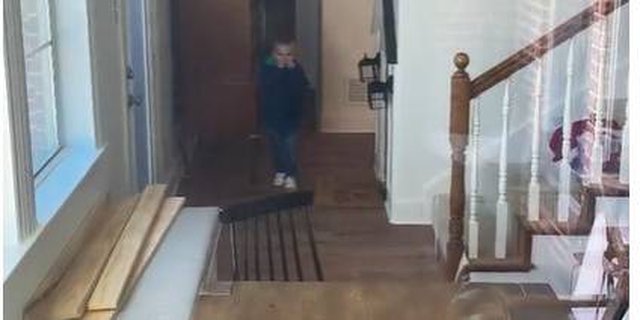 Viral Video Orangtua Dikunci Anak Balitanya dari Dalam Rumah
