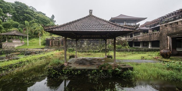 10 Potret Hotel Megah Terbengkalai Milik Tommy Soeharto, Dijuluki ‘Istana Hantu’, Banyak Naga Penjaga!