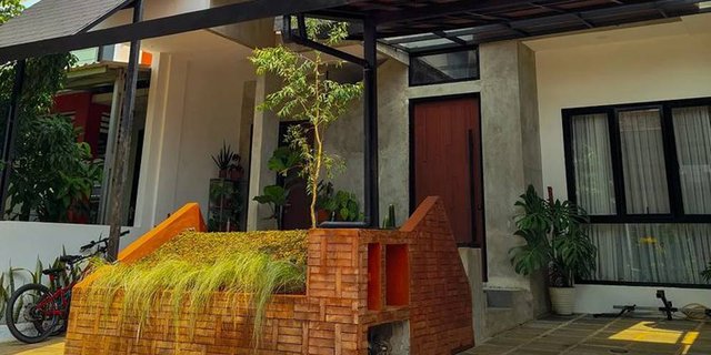 Aksen Terakota Rumah di Tangerang Bikin Adem
