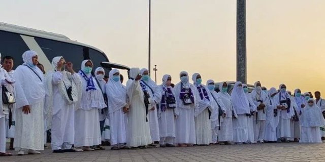 Berpakaian Ihram, Rombongan Jemaah Haji Indonesia Mulai Berdatangan ke Arafah