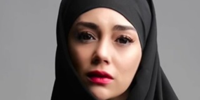 So Cool, Celine Evangelista Appears with Black Hijab