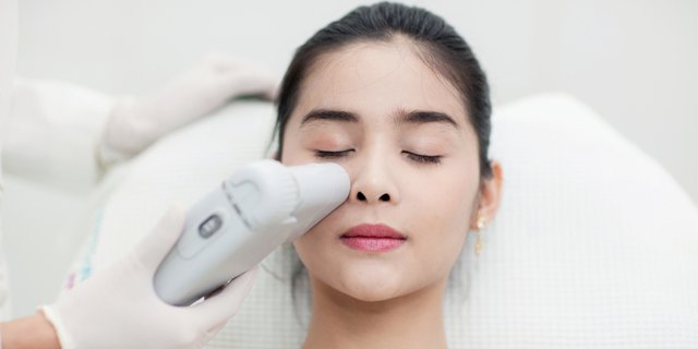 Besides Using Skincare, Do Minimal Invasive Treatment to Keep Your Face Youthful