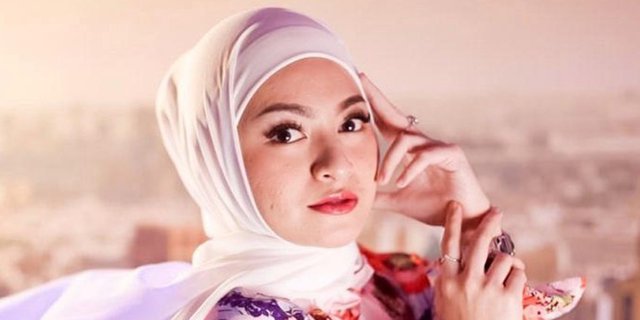 Nathalie Holscher Sempat Berpikir Ingin Lepas Hijab: `Ya Allah, Kuatkan Imanku`