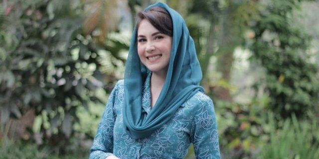 Beautiful like a Disney Princess! 5 Portraits of Arumi Bachsin with Surabaya Socialites