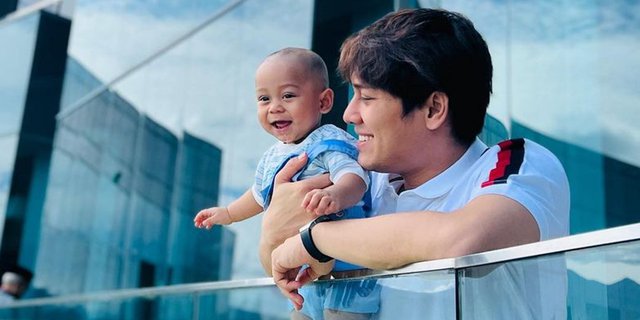 Only 9 Months Old, Rizky Billar and Lesti Kejora's Son, Baby L, Undergoes Hernia Surgery