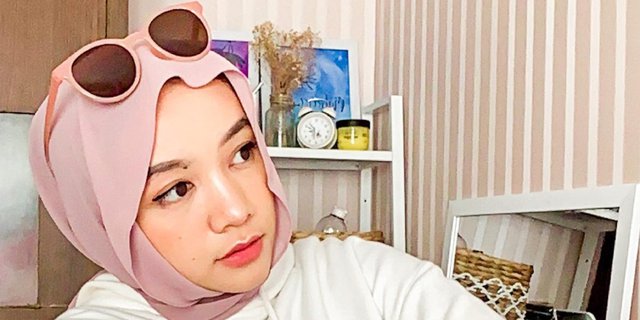 Model Kerudung Segiempat Bikin Si Mata Empat Makin Keren, Bye Hijab Berantakan!