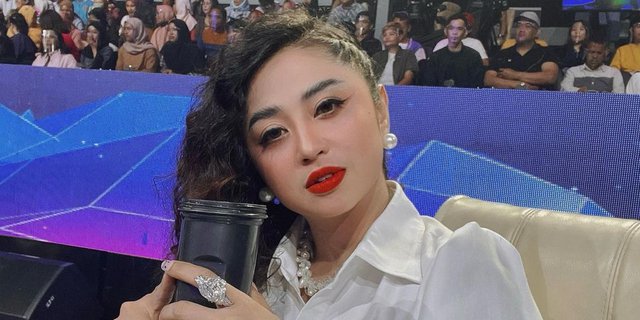 Dewi Perssik Highlights Lesti Kejora's Father's Face: `I Feel So Sorry`