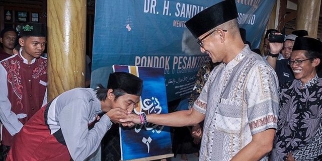 Welcoming National Santri Day, Minister Sandiaga Uno Encourages Santri to Adopt Digital Technology