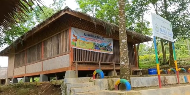 Potret Kampung Mualaf dan Duafa, Dari Luar Bangunannya Bak Rumah Kayu, Ternyata Dalamnya Bikin Melongo!