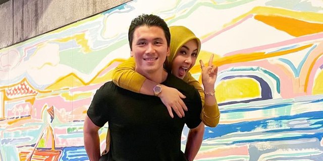 Syahrini Shows Affection with Reino Barack Despite Rumors of Cracks in Their Marriage