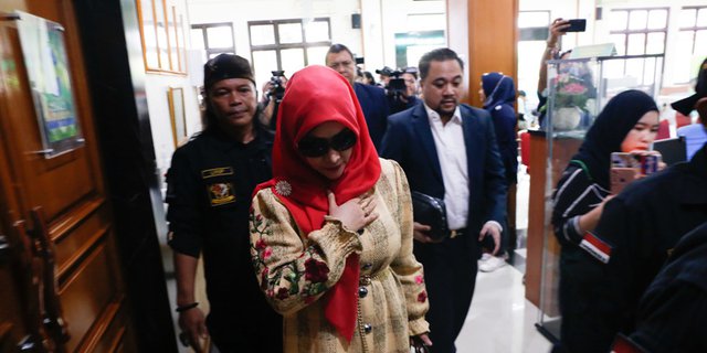 Roro Fitria Senang Resmi Cerai dari Andre Irawan: Akhirnya Doa Nyai Terkabul