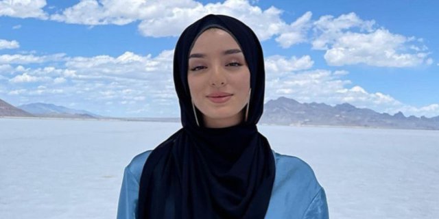 Hijab Style with Earrings 💎 SHOP 👇🏻 ✨ www.aydeencollection.com ✨  #aydeencollection #hijab #hijabi #hijabstyle #hijabtutori... | Instagram