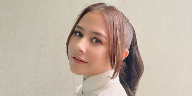 Prilly Latuconsina's Metalic Look Inspiration, Giving an Edgy Impression