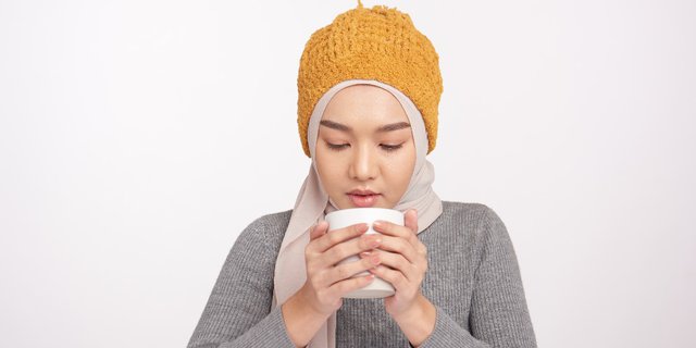 Why Are Women More Prone to Feeling Cold Than Men?