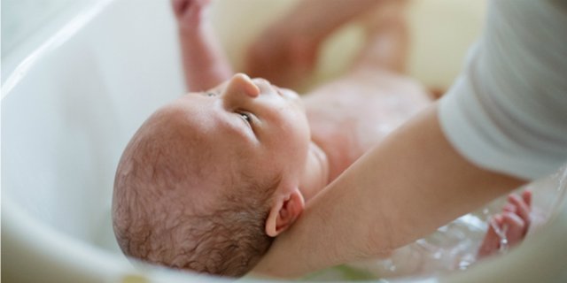 10 Meanings of Dreaming of Bathing a Baby, Get Ready for Good News!