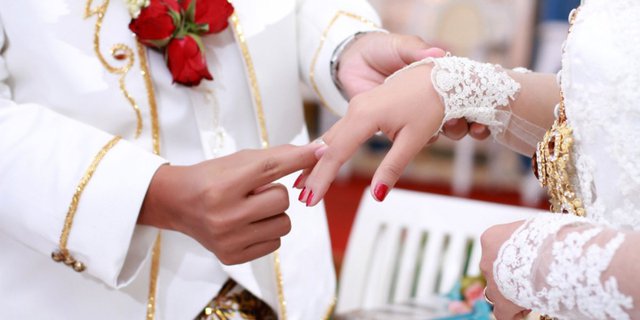 Still Wearing Wedding Dress, Man in Sidoarjo Leaves Wedding for PPS Test
