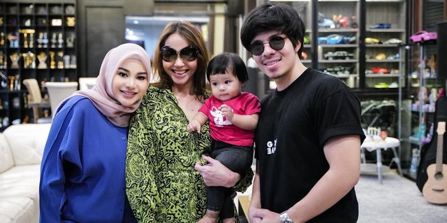 10 Potret Bunda Corla Jadi `Baby Sitter` Ameena Anak Atta-Aurel, Joget Heboh Berdua, Gemas Banget!