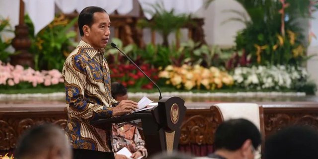 Reaksi Jokowi Setelah Lihat Bayi 7 Bulan Diberi Minum Kopi Saset oleh Ibunya