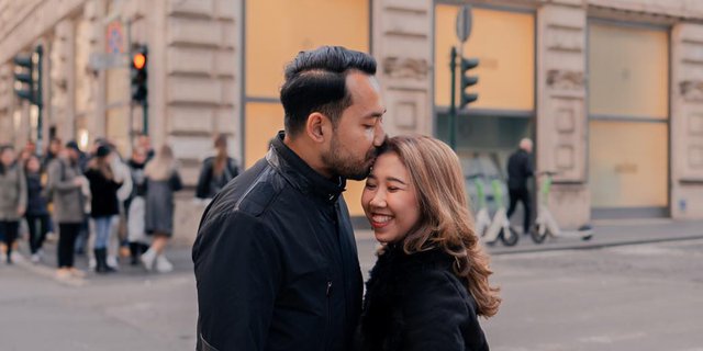 5 Honeymoon Portraits of Kiky Saputri and Husband in Italy, Making Netizens Baper