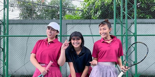 Twin Styles of Ayu Dewi and Nagita Slavina Who Are Currently Interested in Playing Tennis