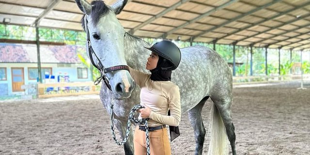 Very Sporty, Lesty Kejora's Style When Horseback Riding