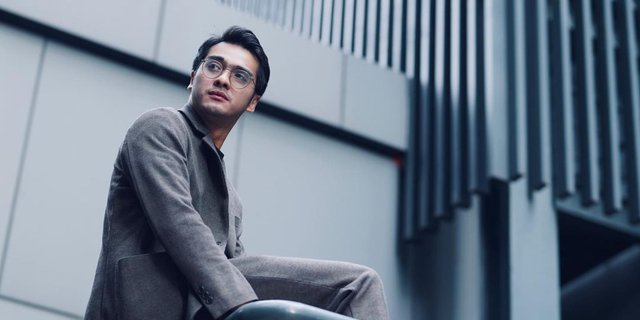 5 Portraits of Cool Dad Ricky Harun, The Definition of Getting Handsomer with Age