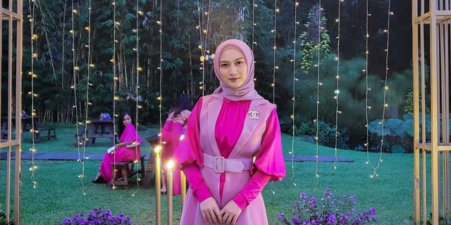 Inspiration of Melody Laksani's Style Combining Hijab and Beret