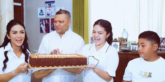 Simple Portrait of Raul Lemos' Birthday, Not Attended by Anang Hermansyah's Family?
