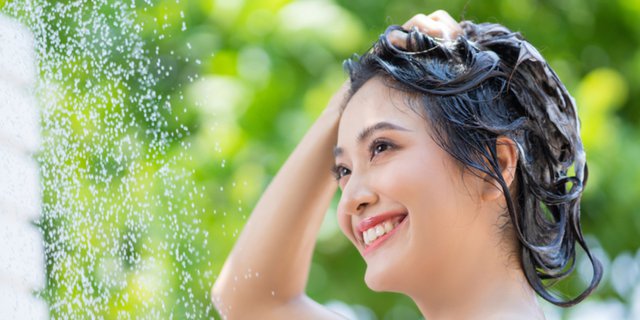 Often Becomes a Solution for the End of the Month, Is it Safe to Use Shampoo Filled with Water?