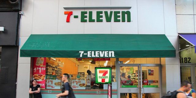 The Figure Behind the Worldwide Success of 7-Eleven Passes Away at the Age of 98, Who is He?