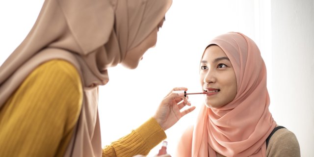 Pay Attention to 4 Things Before Hiring a Makeup Artist