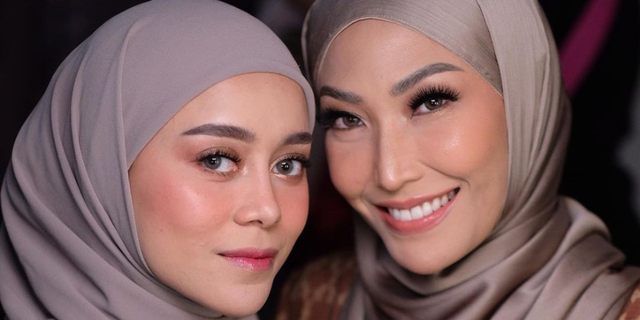 Lesty Kejora dan Ayu Dewi Pakai Hijab Kembar Bernuansa Elegan