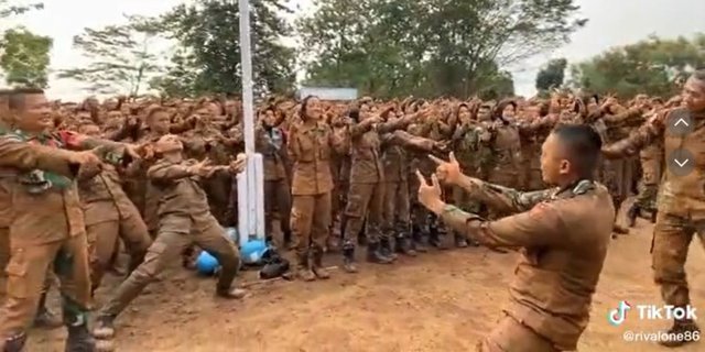 Chilling! Video of TNI Soldiers Singing Chants with Tulus' Song 'Manusia Kuat'