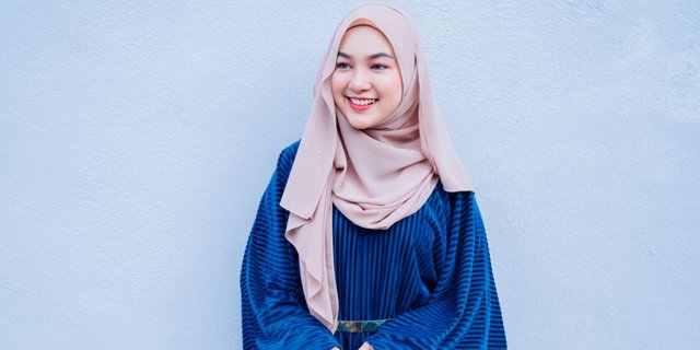 Bikin Tampilan Makin Mempesona, Yuk Intip Inspirasi Outfit untuk Bukber Bareng Sahabat 