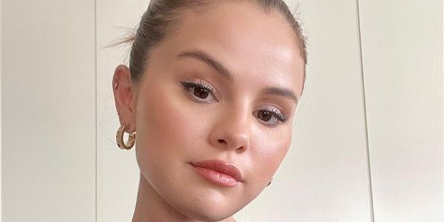 Glowing and Fresh, Selena Gomez Dares to Show Bare Face