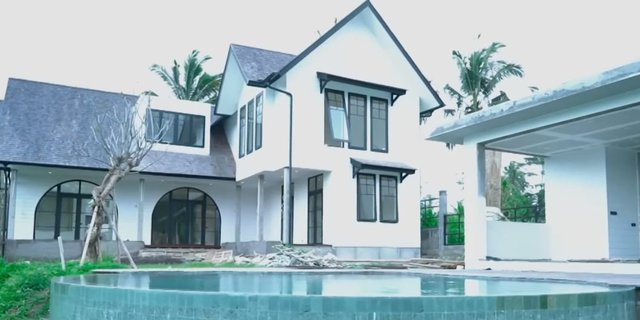 5 Pictures of Titi Kamal and Christian Sugiono's Luxury Villa