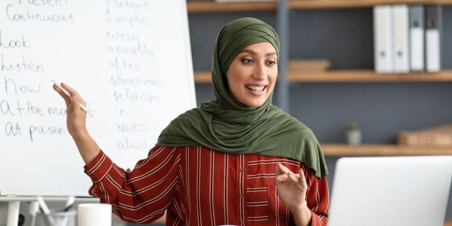 After 18 Years Forbidden, Teachers in Berlin Finally Allowed to Wear Hijab While Teaching