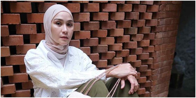 5 Latest Model Hijab Pantsuits Ala Zaskia Adya Mecca, Trendy without Complications Mix and Match