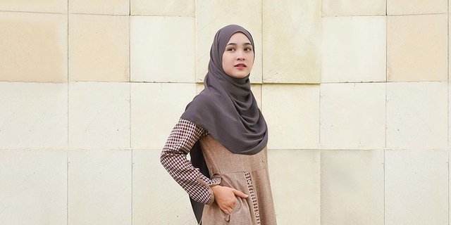 Simple and Stylish Square Hijab Tutorial ala Cut Syifa