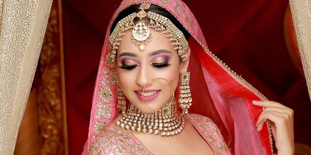 Makeup Artist Smooths the Back Color of Indian Brides to Make Them Look White, Viral, Netizens: 'Feels Like Marrying 2 Different People'