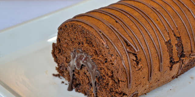 Make Your Own Melting Chocolate Ganache Cake