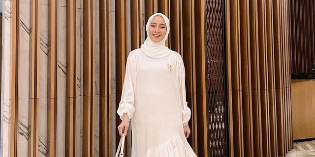 Showcasing Earth Tone Nuances, Take a Look at Dewi Istri Melki Bajaj's Sweet Style