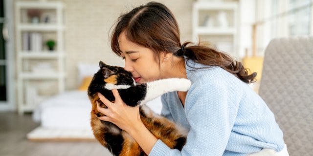 Oops, Kissing Pets Can Disrupt Digestive Conditions