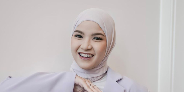 Summer Look Hijab Marsha Natika, Mix Warnanya Bikin Gemas