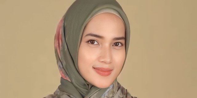 Buat Aksen Pita Manis dengan Ring Hijab, Look Jadi Sangat Berbeda