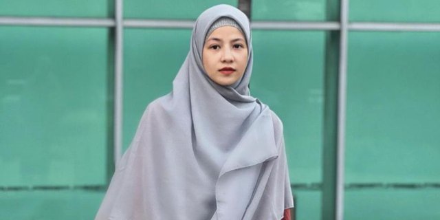 The Charm of Natasha Rizky in Hijab Syar'i and Veiled Makes it Cool