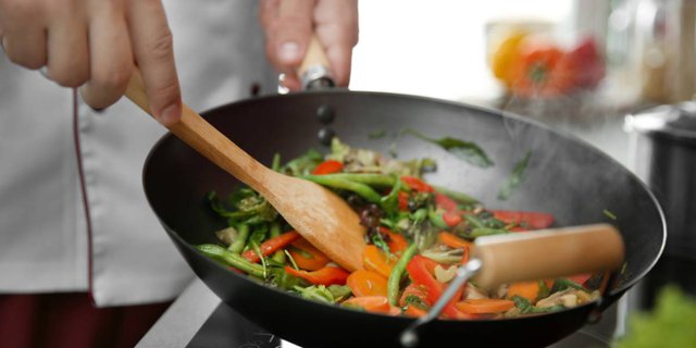 4 Cara Memasak Sayuran Agar Tetap Garing dan Berwarna Cerah